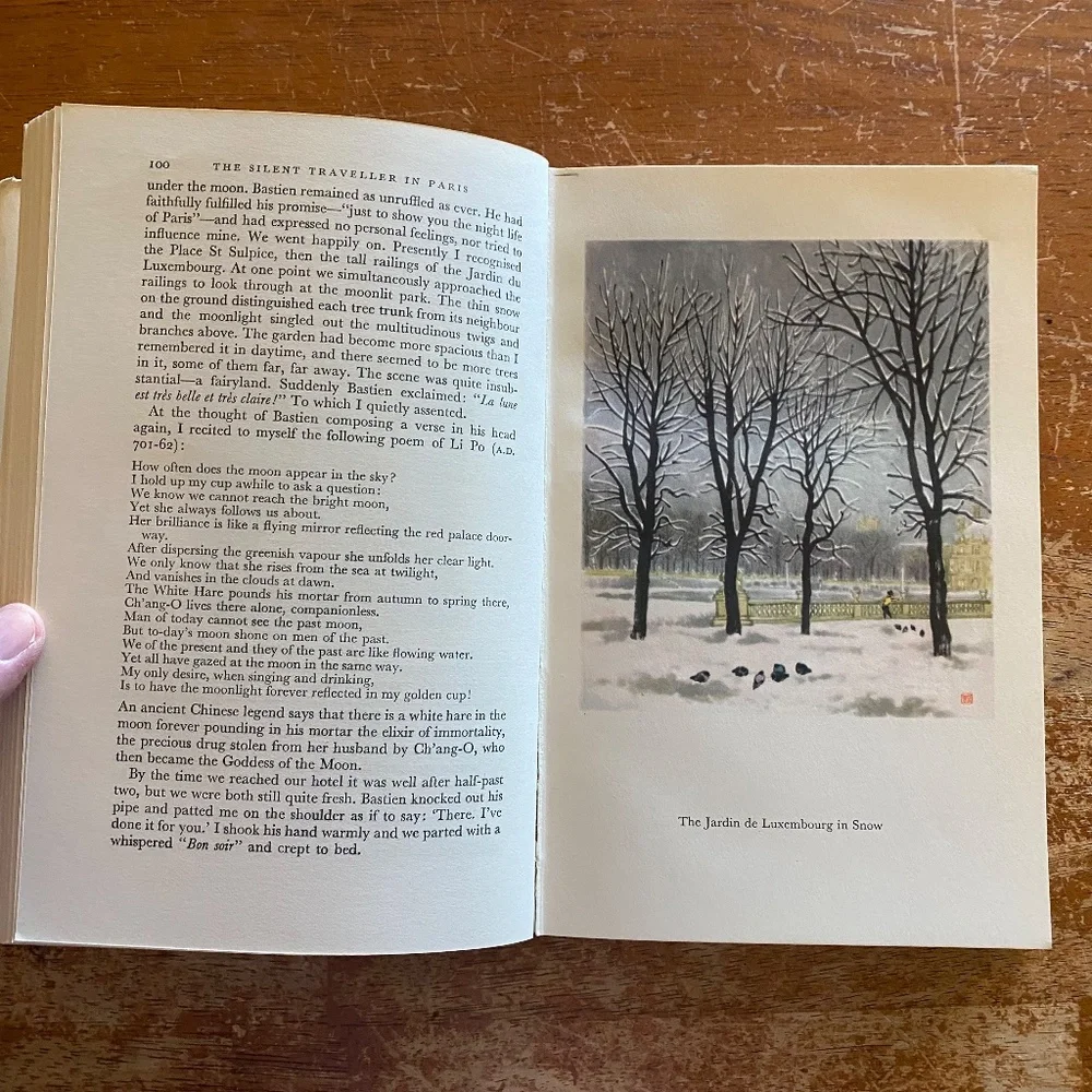 W.W. Norton Cream Dust Jacket Silent Traveller in Paris Hardcover Book OS‎